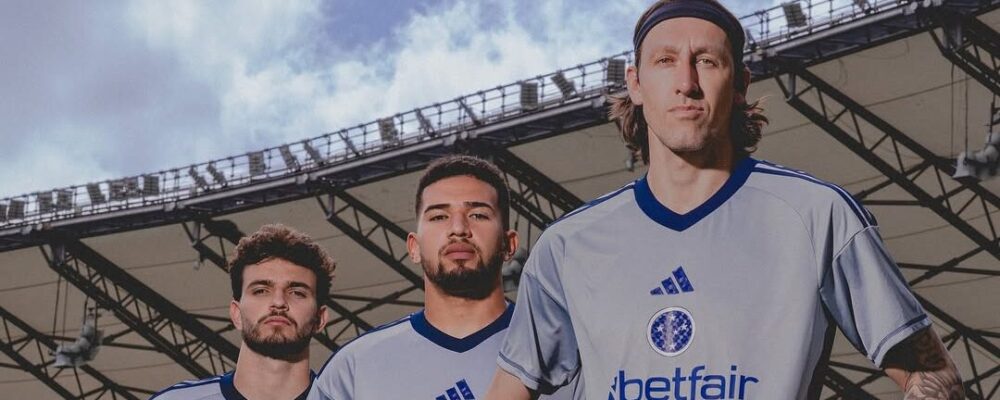 Cássio rebate torcedor e defende nova camisa do Cruzeiro