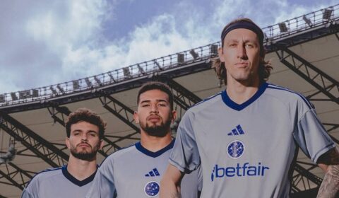Cássio rebate torcedor e defende nova camisa do Cruzeiro