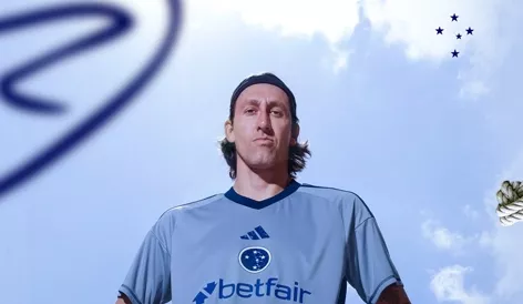 Cruzeiro lança camisa de goleiro em homenagem a ídolos