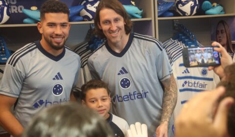 Cássio ‘dá aula’ sobre ex-goleiros do Cruzeiro em inauguração de loja no Mineirão