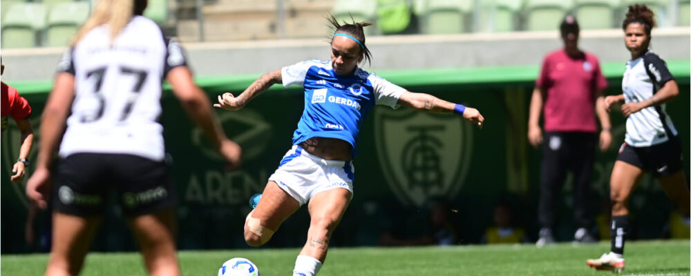 Técnico do Cruzeiro explica ausência de artilheira entre titulares contra Corinthians