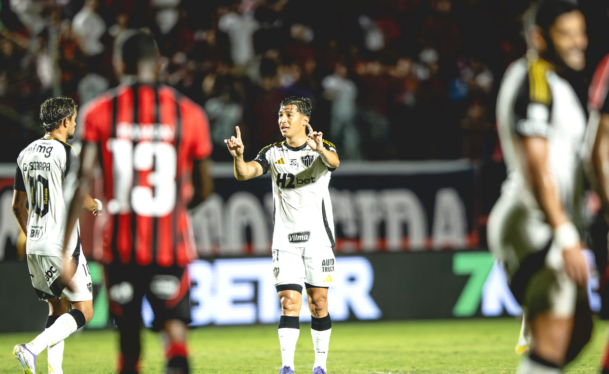 Alan Franco, meio-campista do Atlético, gesticula durante derrota para o Vitória no Barradão - (foto: Pedro Souza/Atlético)