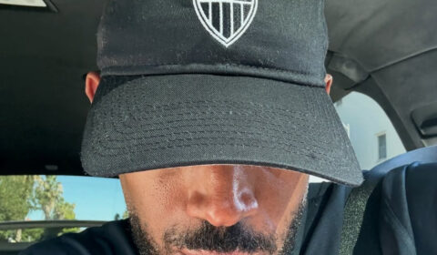 Ator Marlon Wayans volta a postar foto com boné do Atlético: ‘Uma vez até morrer’
