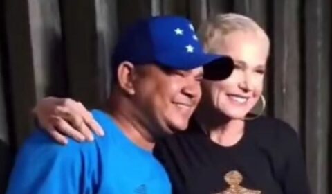 Xuxa confunde símbolo do Cruzeiro com boné de ‘patriota’ < No Ataque