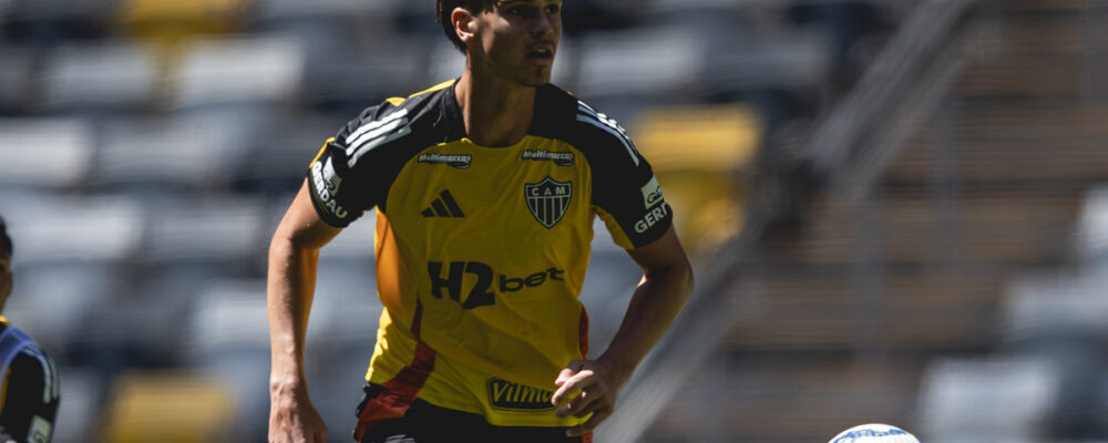 Jovem zagueiro do Atlético passa por trote: ‘Batizado’