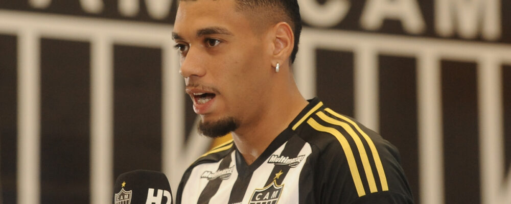 Novo zagueiro do Atlético cita características que ‘encaixam’ com Sampaoli