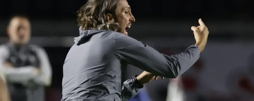 Zubeldía compara time brasileiro ao Manchester City: ‘Pode se reforçar cinco vezes melhor’