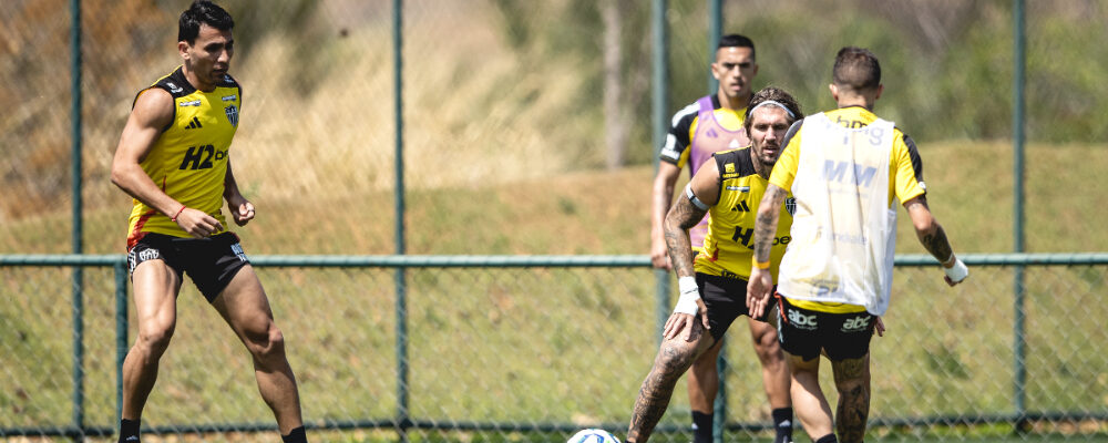 Atlético deve ter dupla titular pendurada em jogo com Cruzeiro na Copa do Brasil