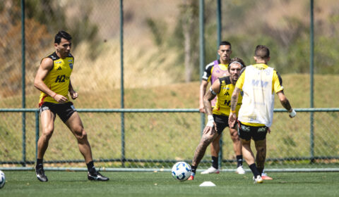 Atlético deve ter dupla titular pendurada em jogo com Cruzeiro na Copa do Brasil