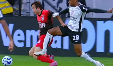 Corinthians x Athletico-PR: Vitinho deveria ter sido expulso, diz PC Oliveira