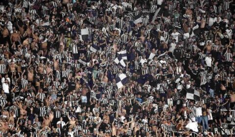 Botafogo suspende torcedores responsáveis por princípio de incêndio