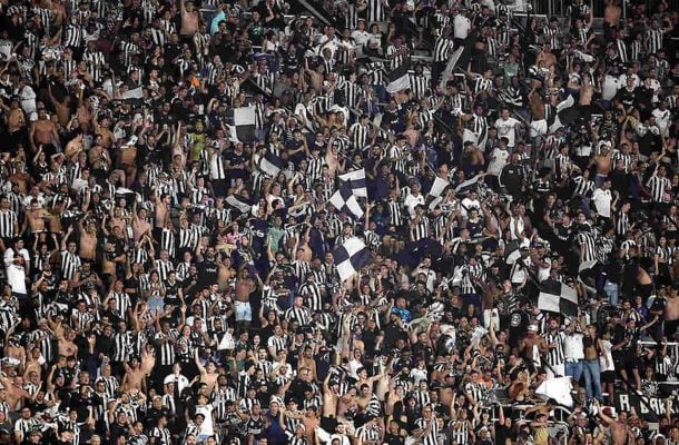 Botafogo suspende torcedores responsáveis por princípio de incêndio