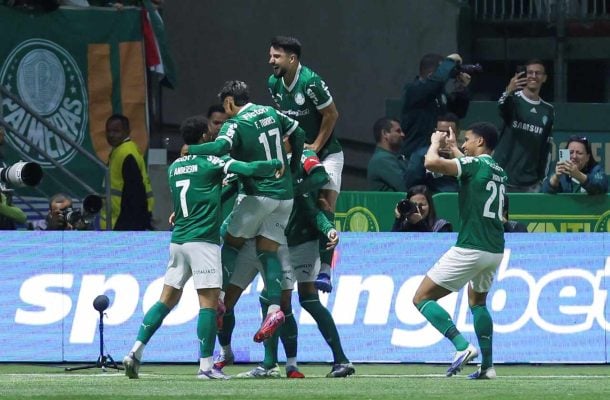 Com hat-trick de Vitor Roque, Palmeiras goleia o Internacional no Allianz Parque