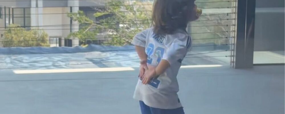 Esposa de atleta do Cruzeiro mostra filho imitando galinha: ‘Juro que não ensino’ < No Ataque