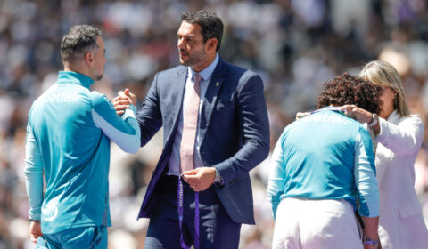 Diretora do Cruzeiro rebate atletas do Corinthians: ‘Salário todo dia 1º’