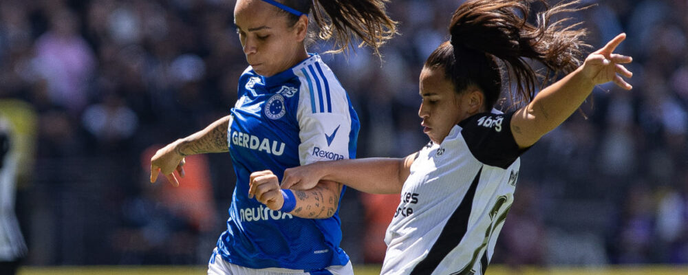 Artilheira do Cruzeiro se desculpa por derrota e agradece torcedores