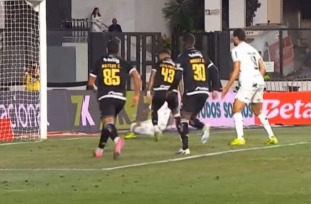 Com um a mais, Vasco cede empate nos acréscimos para o Ceará