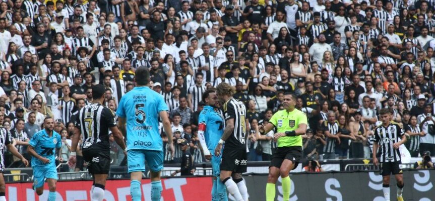 Campeão mundial defende Lyanco, do Atlético, em lance envolvendo Neymar