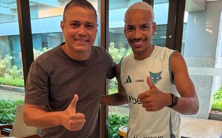Ídolo de Bahia e Cruzeiro ganha presente antes de jogo na Fonte Nova