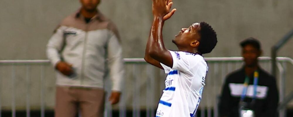 Sinisterra celebra primeiro gol pelo Cruzeiro e revela ‘correções’ de Jardim