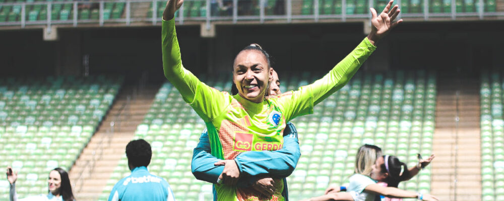 Goleira que mais vezes defendeu o Cruzeiro assina pré-contrato com Santos