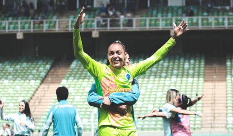 Goleira que mais vezes defendeu o Cruzeiro assina pré-contrato com Santos