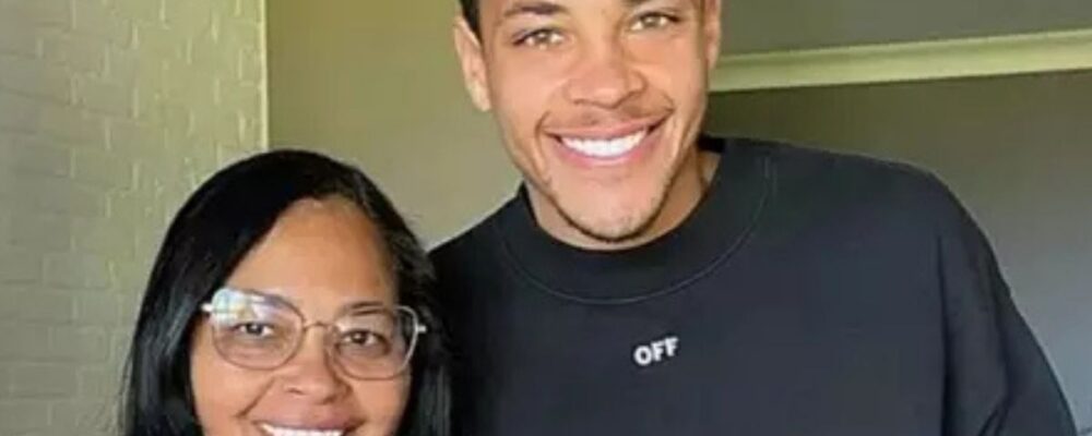 Mãe de Vitor Roque desabafa após vazamento de áudios: ‘Traição’ < No Ataque