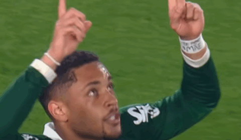 Com polêmica de áudio vazado, Vitor Roque homenageia mãe em celebração de gol do Palmeiras