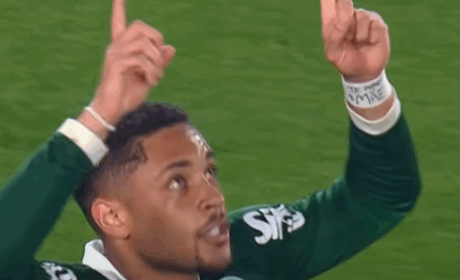 Com polêmica de áudio vazado, Vitor Roque homenageia mãe em celebração de gol do Palmeiras