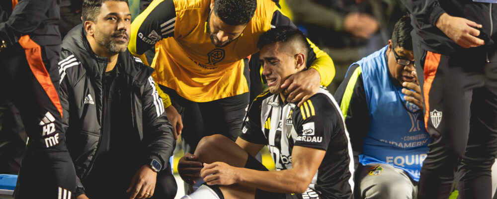 A mensagem que veio da Argentina após lesão assustadora de jogador do Atlético