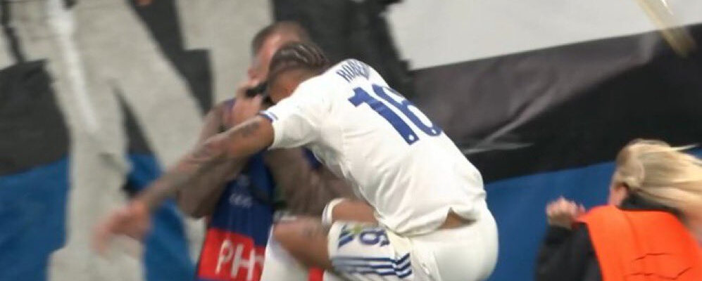 Cria do Cruzeiro brilha na Champions com gol contra campeão europeu