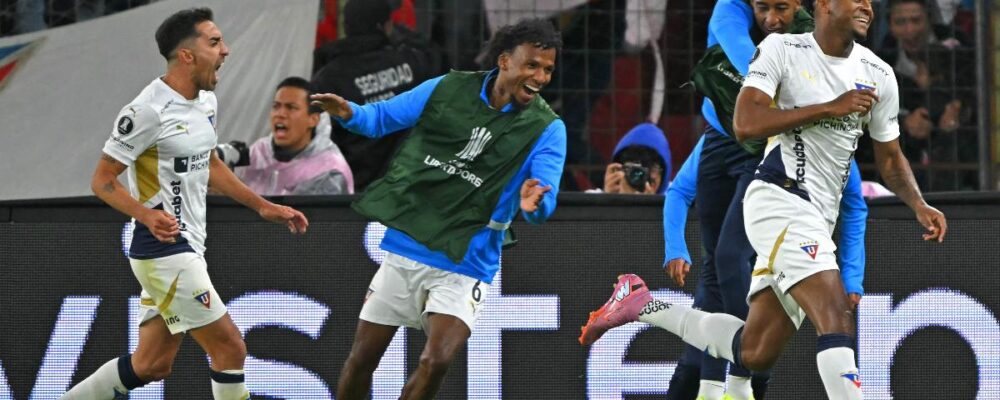 LDU bate São Paulo, que se complica nas Libertadores e vê cair série histórica