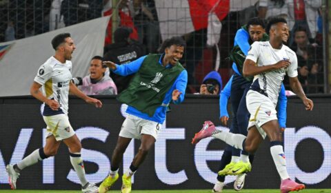 LDU bate São Paulo, que se complica nas Libertadores e vê cair série histórica