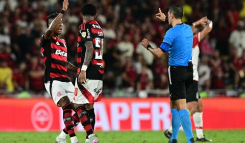 Comentarista de arbitragem critica expulsão de Plata em Flamengo x Estudiantes