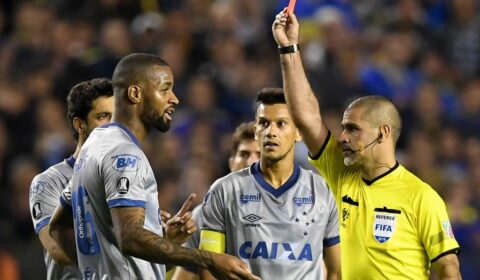 Flamengo usa Cruzeiro de exemplo para anular expulsão de Plata na Libertadores; entenda