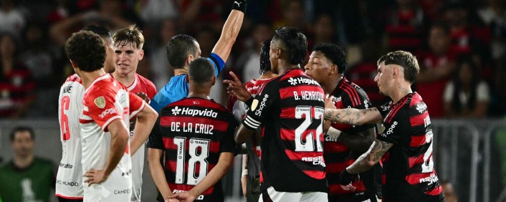 Conmebol se posiciona sobre expulsão de Plata em Flamengo x Estudiantes < No Ataque