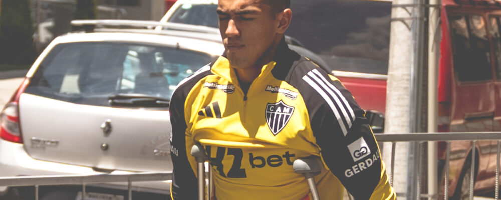 Atlético: quanto tempo Cuello pode ficar sem jogar por lesão?