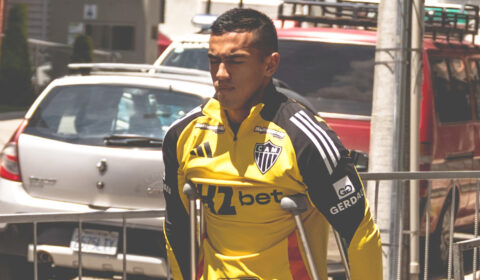 Atlético: quanto tempo Cuello pode ficar sem jogar por lesão?