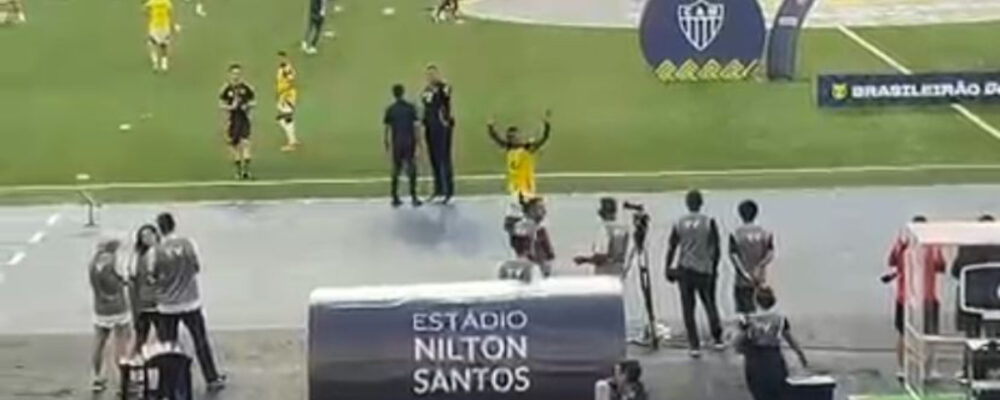 Atlético x Botafogo: Júnior Santos é ovacionado em volta ao Nilton Santos; vídeo