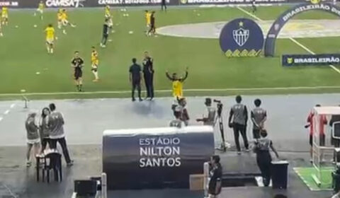 Atlético x Botafogo: Júnior Santos é ovacionado em volta ao Nilton Santos; vídeo