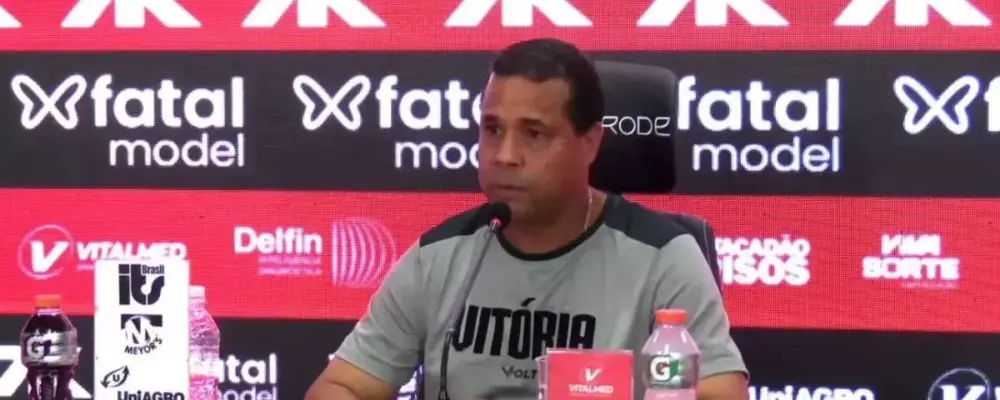 Rodrigo Chagas, do Vitória, foge da responsabilidade após expulsão de Dudu