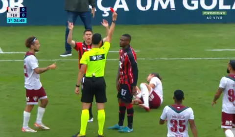 Dudu é expulso e prejudica Vitória contra o Fluminense