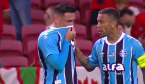 Recém-chegado, ídolo do Atlético vira capitão de time e consola jovem após erro