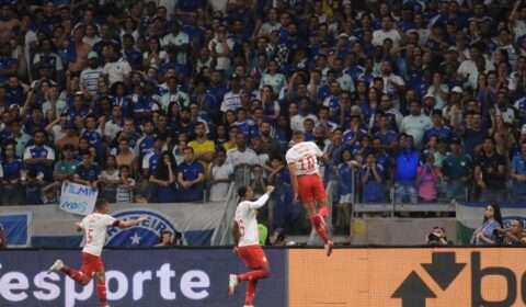Jhon Jhon pega de primeira e faz golaço em Cruzeiro x Bragantino; assista