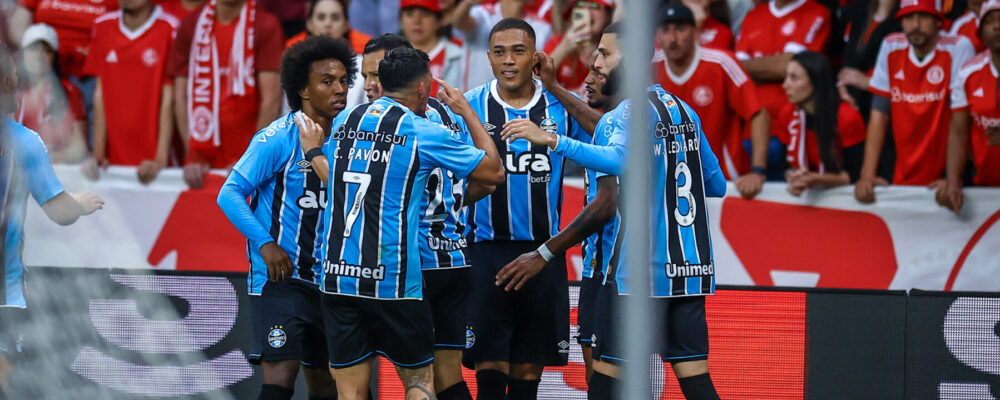 Inter perde pênalti nos acréscimos, e Grêmio vence GreNal eletrizante