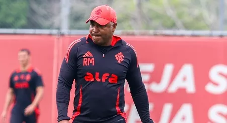 Internacional inicia busca por novo técnico após saída de Roger Machado