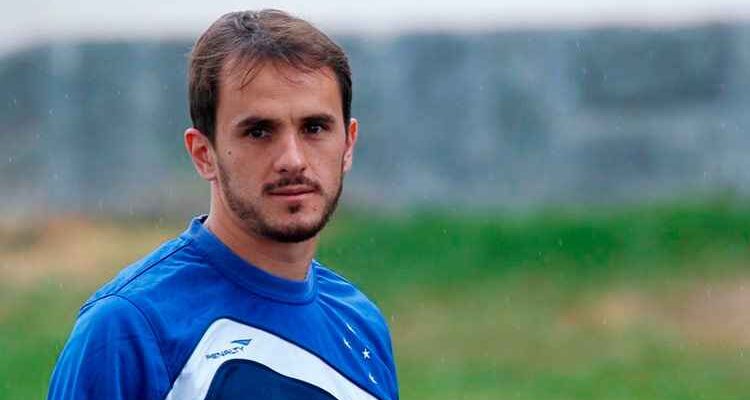 Ex-jogador pede perdão à torcida do Cruzeiro por gol contra ‘bizarro’