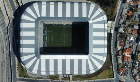 Bolívar ‘pinta’ Arena MRV com cores celestes antes de decisão contra Atlético