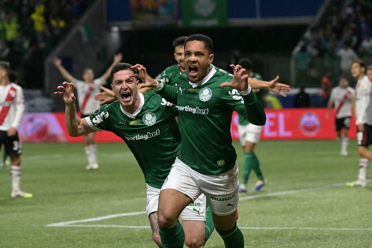 Jogadores do Palmeiras comemoram gol contra o River Plate no Allianz Parque - (foto: Nelson ALMEIDA AFP)