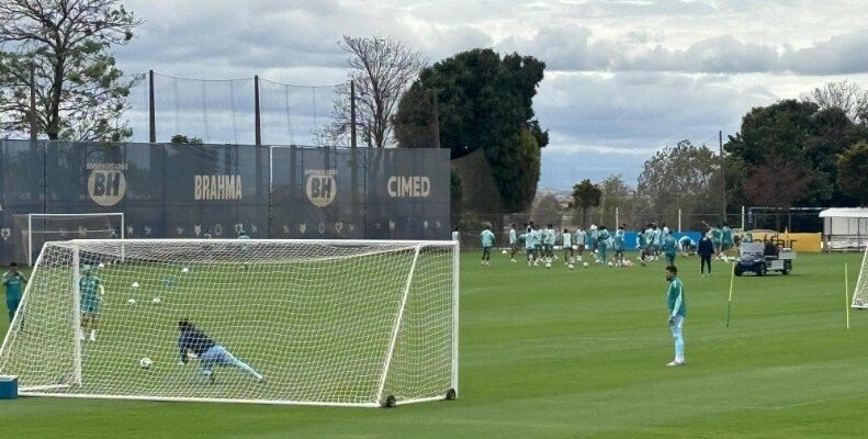 Cruzeiro ganha reforço em treino, mas atacante segue fora da rotina integral